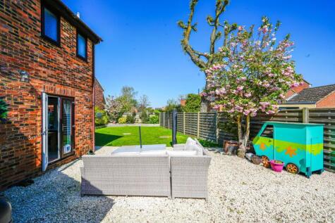 Nan Aires, Wingrave, Aylesbury