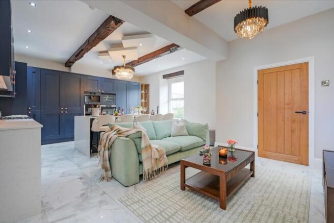 5 bed Detached for sale Image 10