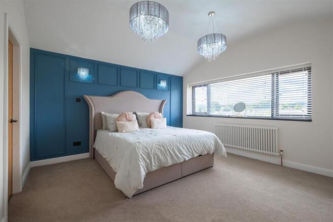 4 bed Detached for sale Image 11