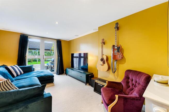4 Fairbourne Drive-40.jpg