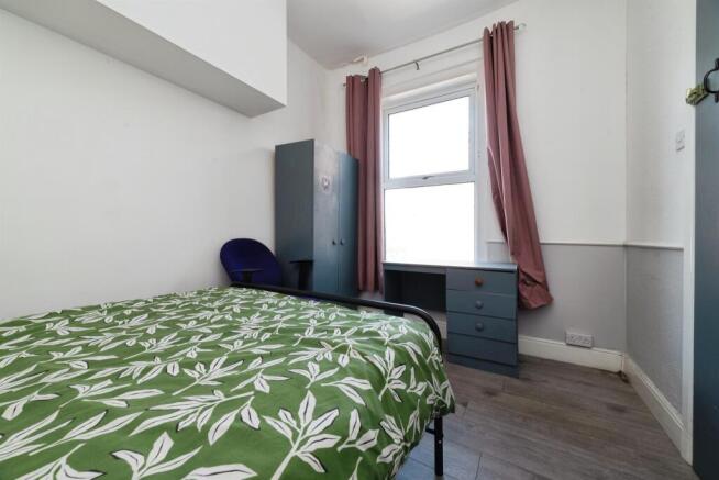 3 bed Terraced for sale Image 12
