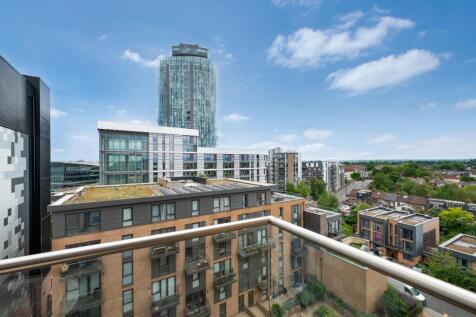 Baltic Avenue, Brentford