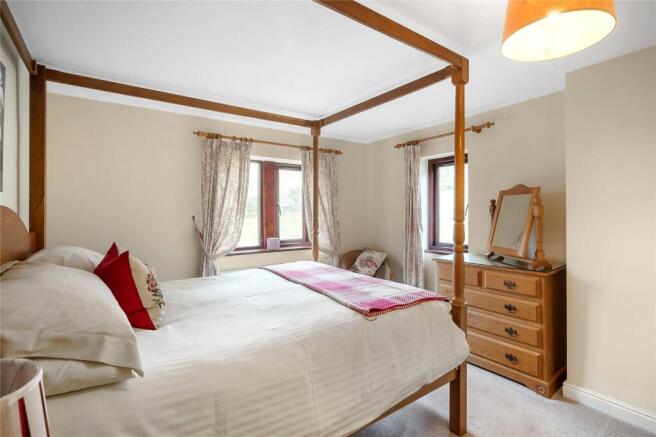 6 bed Detached for sale Image 9