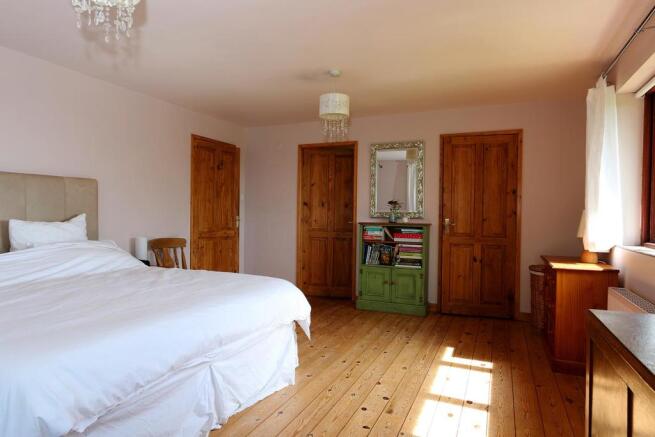 007 Bedroom 1.JPG