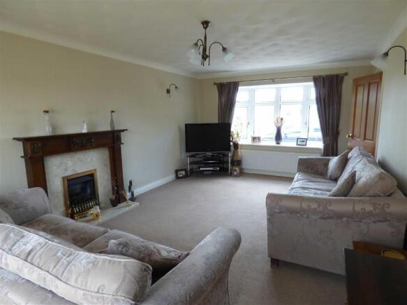 SPACIOUS LOUNGE