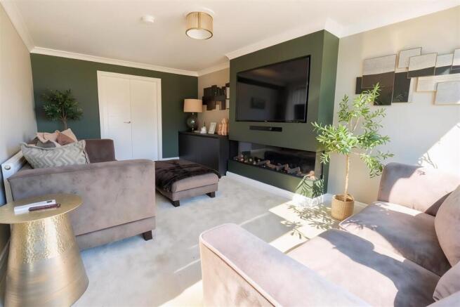 5 bed Detached for sale Image 11