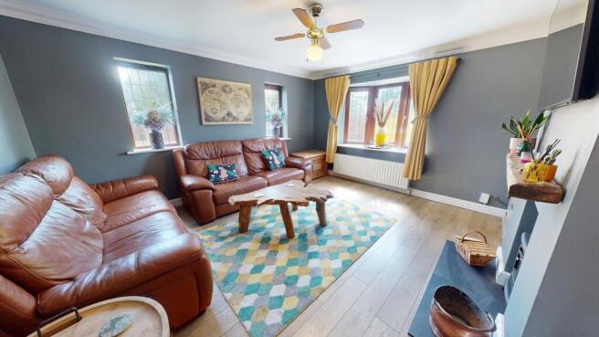 4 bed Detached for sale Image 8