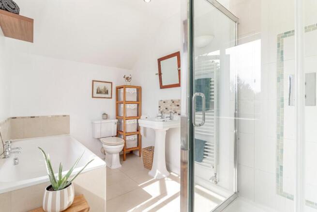 4 bed Detached for sale Image 10