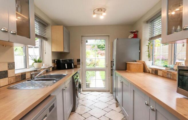 KITCHEN DINER AND LOUNGE