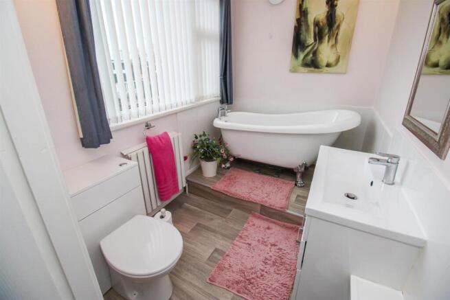 3 bed Semi-Detached Bungalow for sale Image 11
