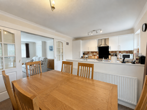 3 bed Town House for sale Image 10