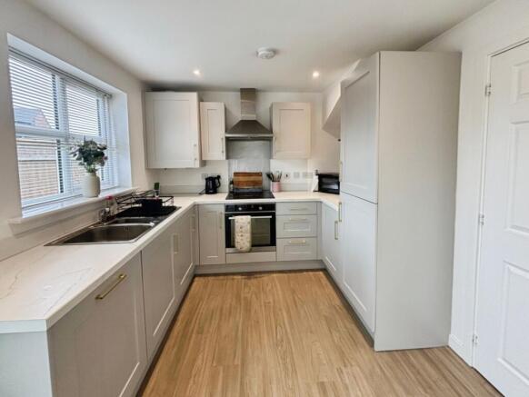 3 bed House to rent Image 4
