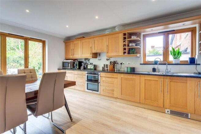 Kitchen/B'fast Room