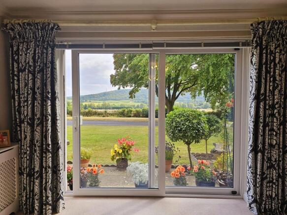 2 bed Flat for sale Image 7