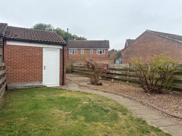 3 bed Semi-Detached to rent Image 10