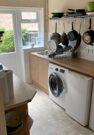 weydon-hill-close-gu9-8pa-931680