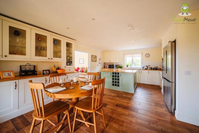 4 Bedroom Home | Wiltshire Leisure Village, Royal Wootton Bassett, Wiltshire, SN4 photo 4