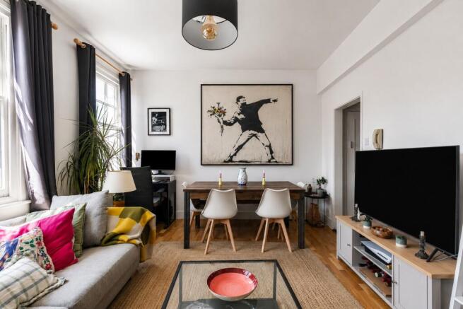 Living room 4