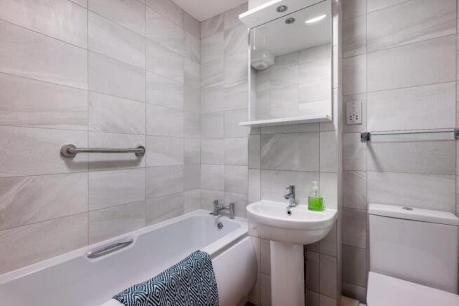 2 bed Flat to rent Image 9