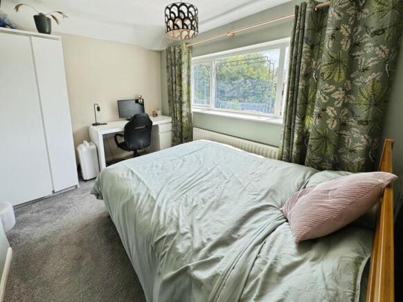 4f535c0d-Bedroom 202.jpg