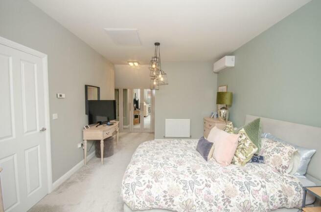 Master bedroom pic 2.jpg