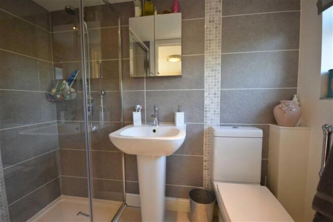SHOWER ROOM EN SUITE