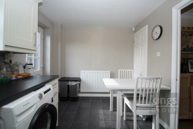 Kitchen 2.jpg