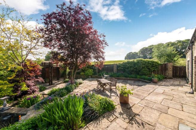 5 bed Detached for sale Image 10