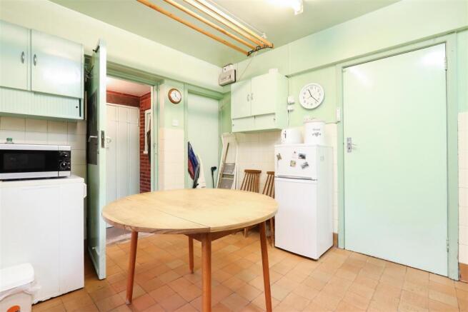 Kitchen2.jpg