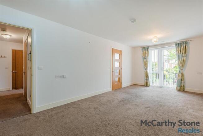 8690736-interior06.jpg