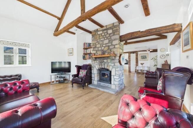 Living/Dining Are...