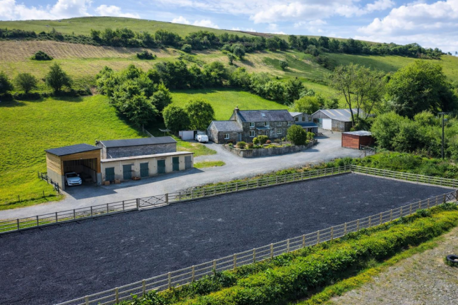 Rural property with riding arena.png