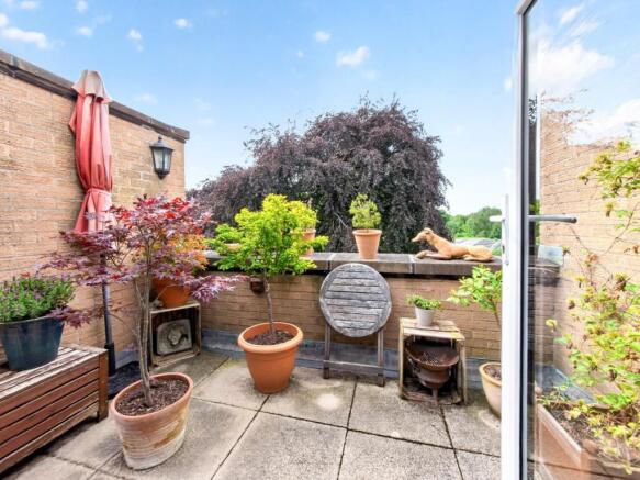 2 bed Apartment for sale Image 5