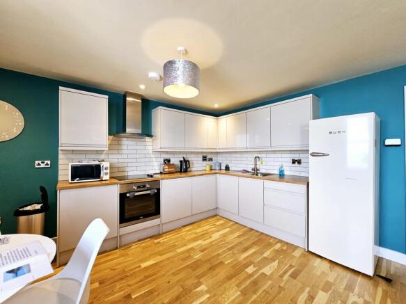 2 bed Flat for sale Image 4
