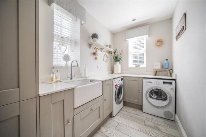 4 bed Detached for sale Image 8