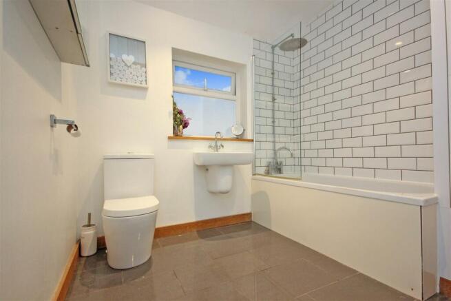 Bathroom.JPG