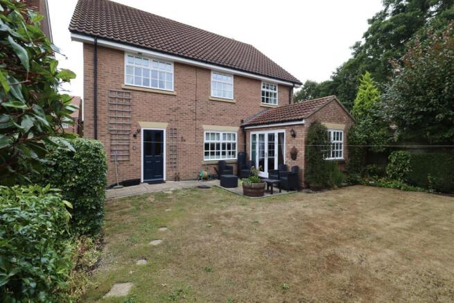 4 bed Detached for sale Image 9