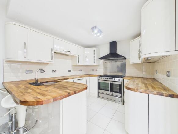 3 bed Terraced for sale Image 9