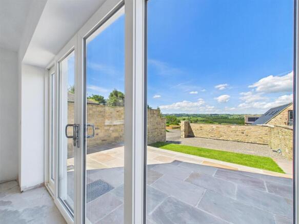 4 bed Detached for sale Image 8