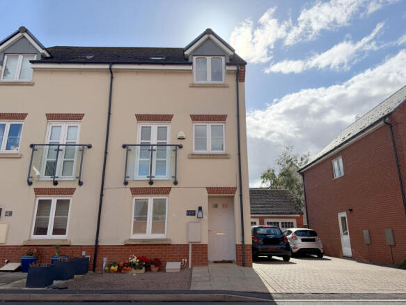 3 Bedroom Semi Detached House For Rent