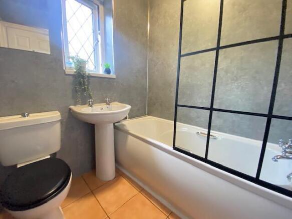 3 bed Terraced to rent Image 8