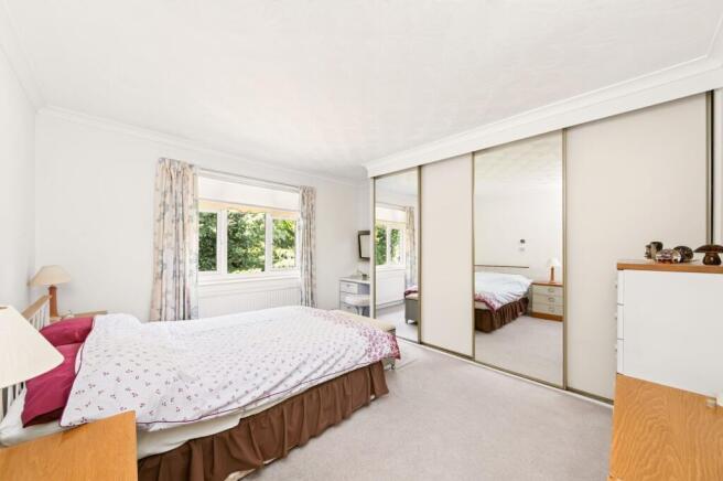 4 bed Semi-Detached for sale Image 9