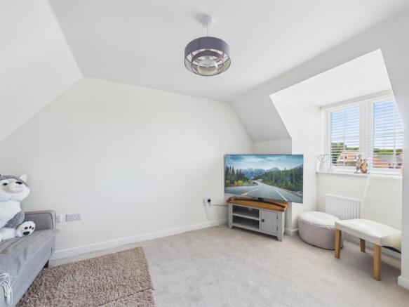 4 bed Detached for sale Image 9