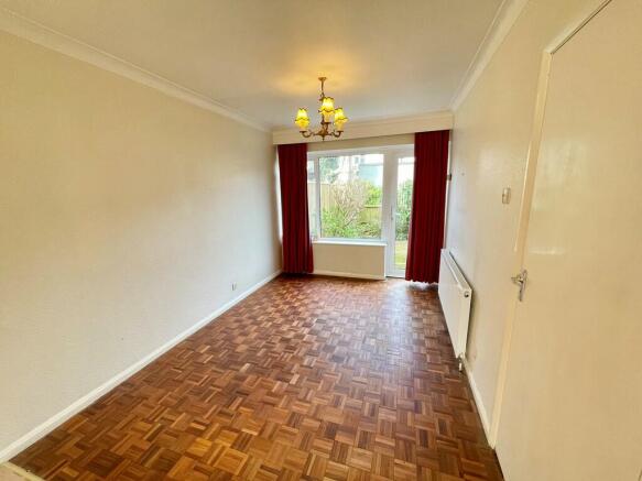 8 Seaview Gardens...