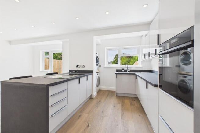 Kitchen / Dining Roo
