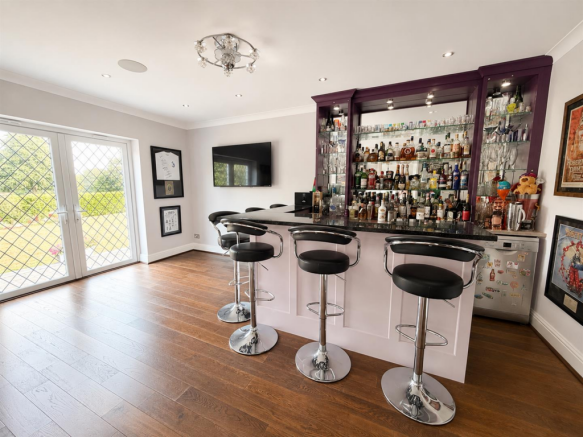 5 bed Detached for sale Image 6