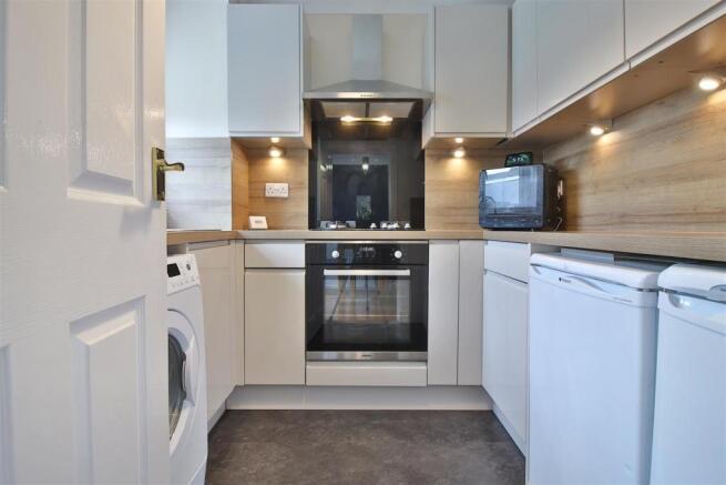 NairnCres_Kitchen_1.jpg