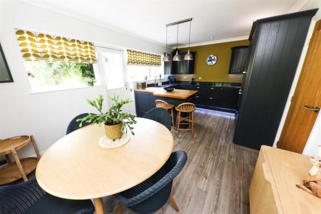 OPEN PLAN DINING KITCHEN
