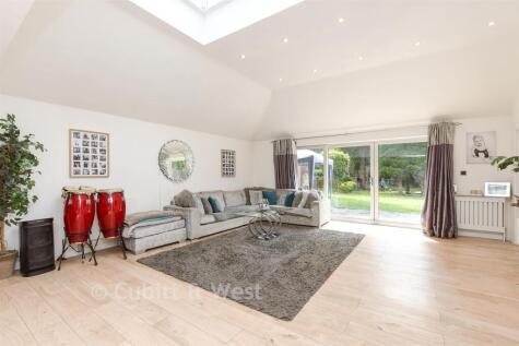 Woodroyd Gardens, Horley, Surrey