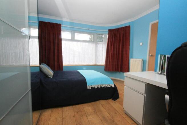 BEDROOM 2